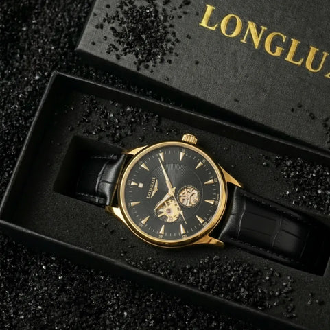 LongLux Dornell Black — detalhes dourados e preto profundo no mostrador