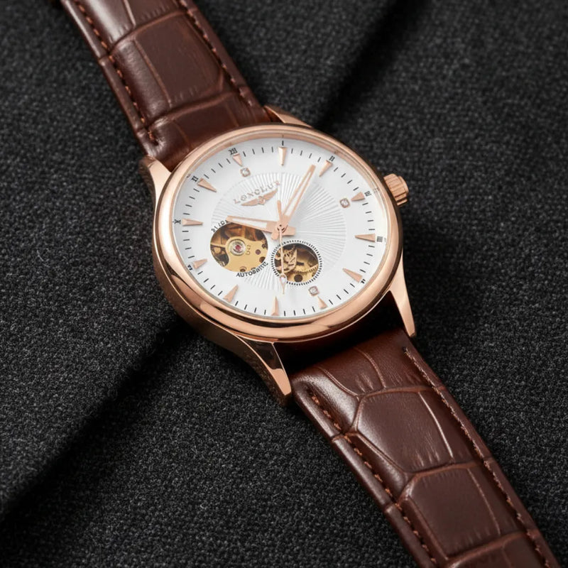 LongLux Dornell Gold no pulso — relógio clássico masculino em dourado com pulseira de couro